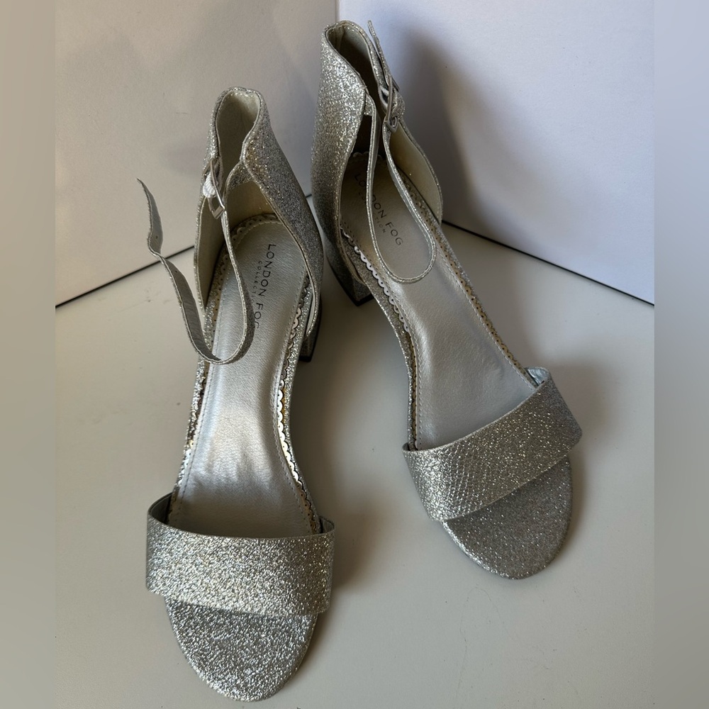 London Fog Silver Glitter Block Heel Sandals – 9.5 NWT